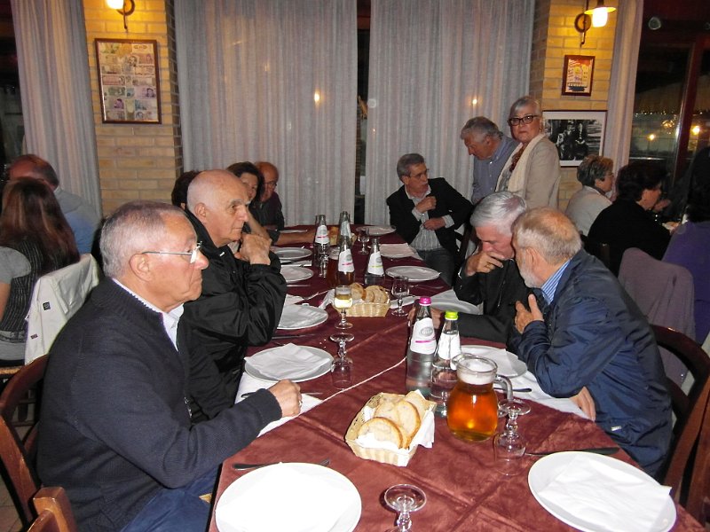 SAM_5362.jpg - ... la tavola con S.E. Mons. D'Ercole, Don Dante, Nazzareno Marchei.. e altri ... ...